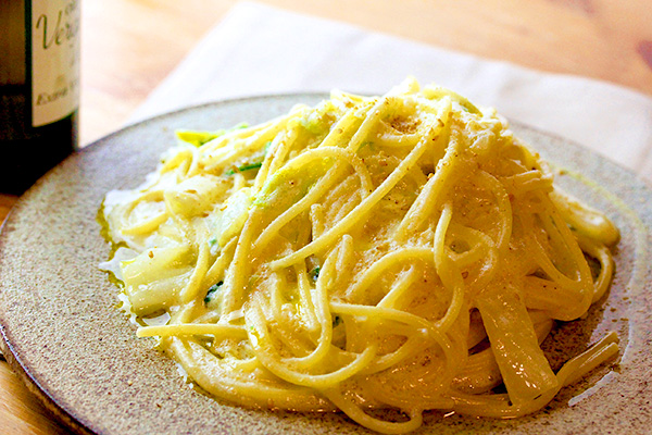 冬野菜と白みそのクリームパスタ