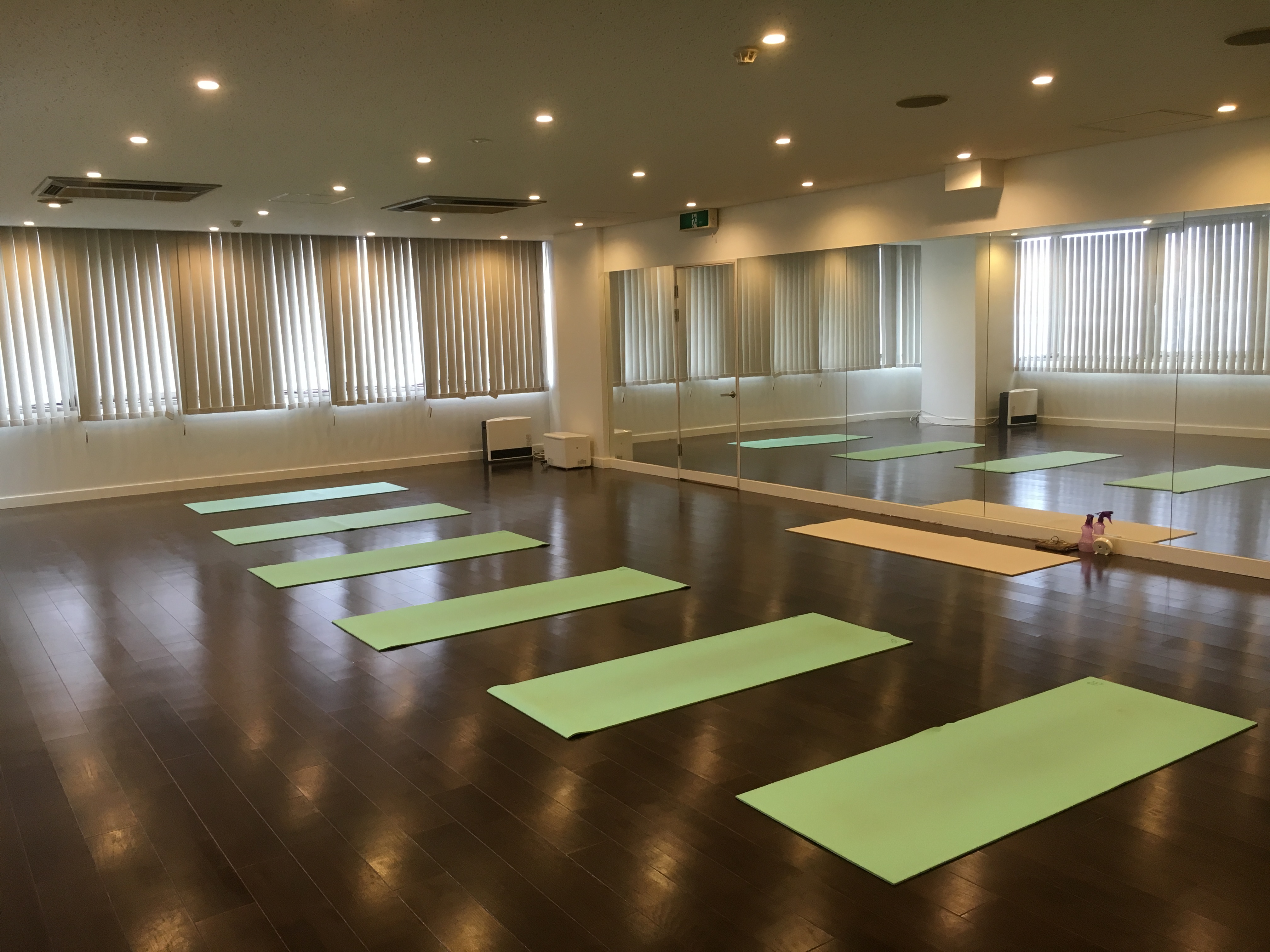ホットヨガスタジオ ビープラス 福島 西梅田 店の情報 Yoga Room